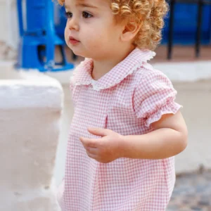 Bebé con Pelele Cuchía moda infantil artesanal hecho en España