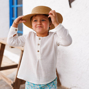 Niño con short El Puntal moda infantil en tejido exclusivo de algodón