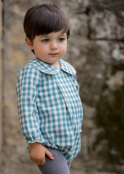Pelele infantil unisex con estampado de cuadros vichy, diseño versátil y suave de Sutier, ideal para bebés en cualquier temporada.