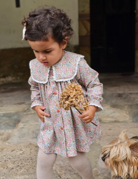 Jesusito de bebé con estampado floral