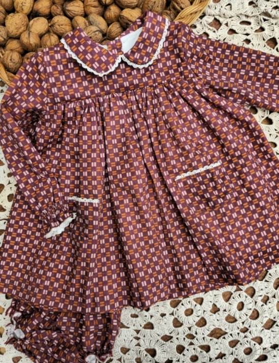 Encantador jesusito para niña de la Colección Nalón de Sutier, diseñado con detalles artesanales y confeccionado en tejidos suaves para el máximo confort.