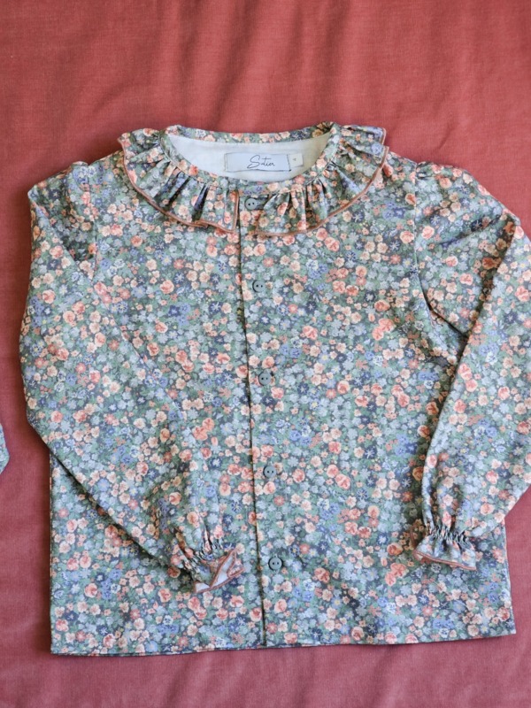 Blusa infantil estampada con flores