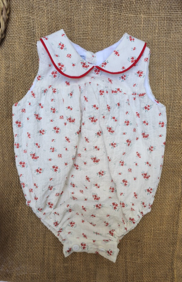 pelele bebe unisex blanco flores rojas