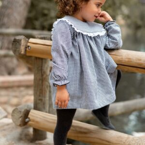 Jesusito Nogal de niña en moda infantil artesanal con cuadros vichy