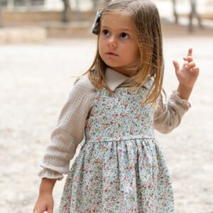 pichi niña flores