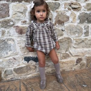 Pelele Abeto de bebé en moda infantil artesanal con cuadros y cuello fruncido