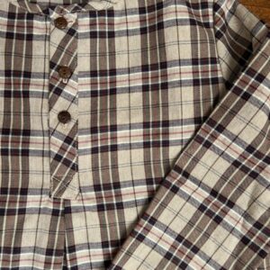 Polera Abeto de cuadros en tonos beige y burdeos, moda infantil artesanal de Sutier
