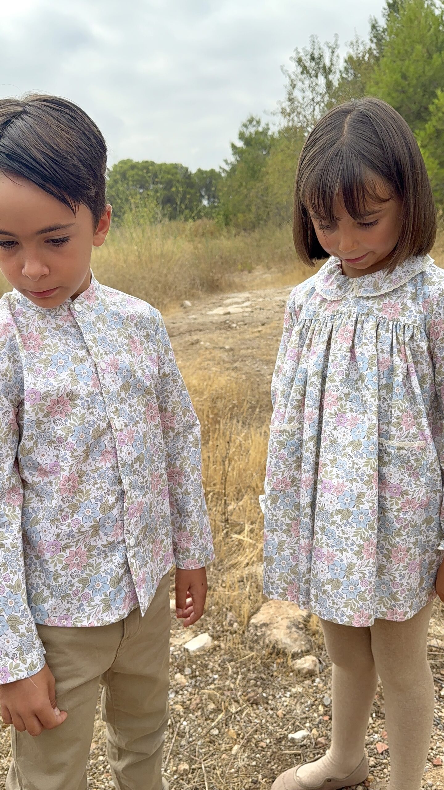 Vestido infantil con estampado floral menudo liberty, colección Elodie
