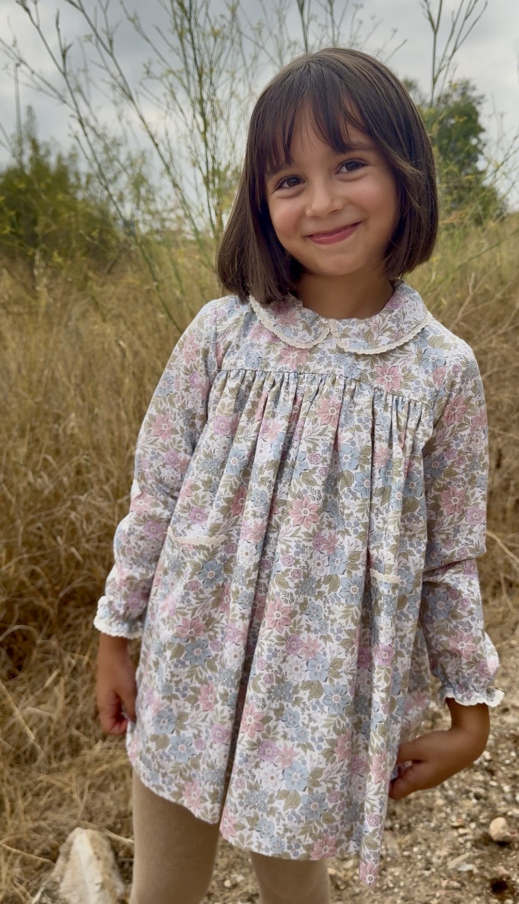 Vestido de niña Elodie con estampado liberty de flores en azul, rosa y verde