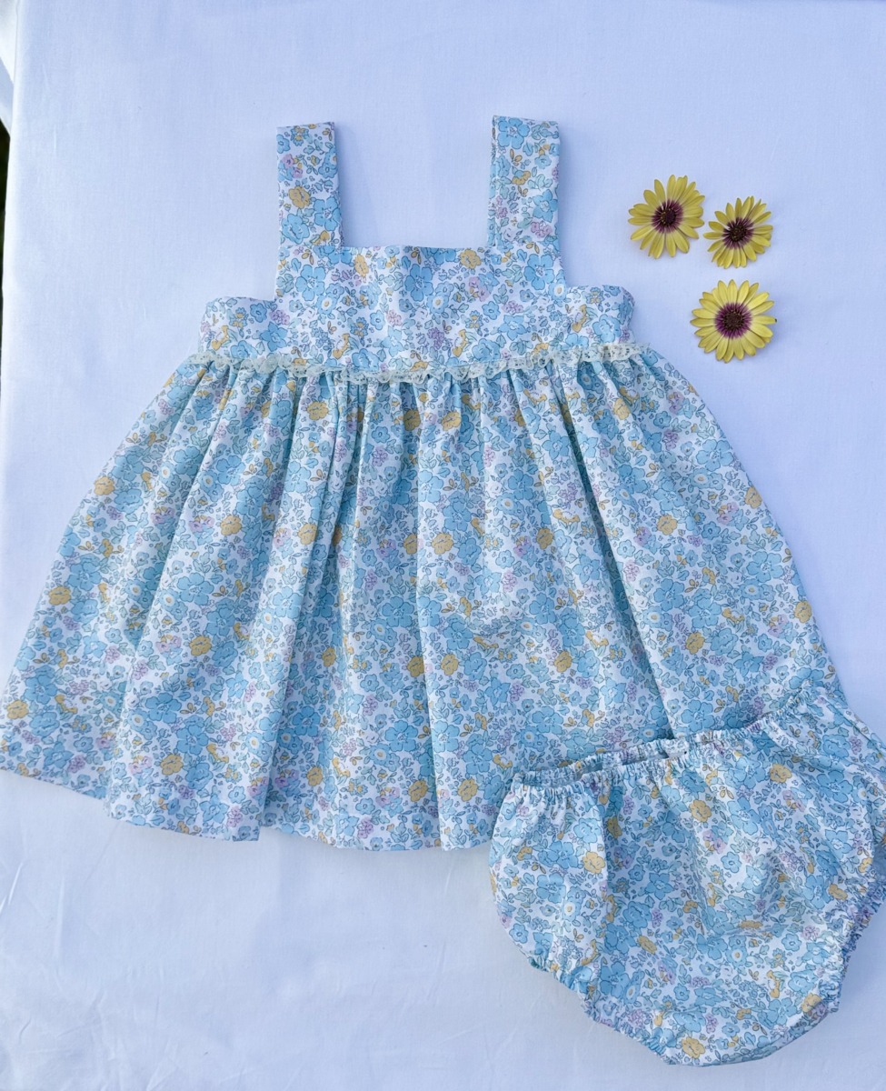 jesusito infantil Peonía flores moda infantil Sutier con braga